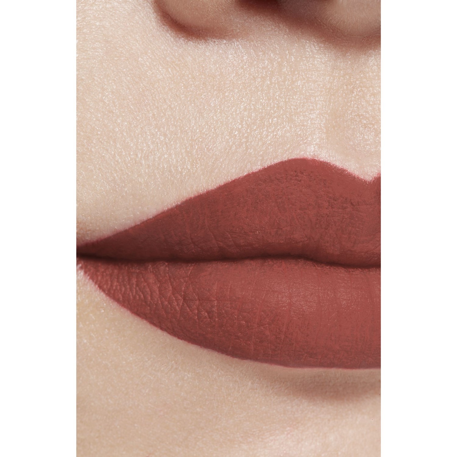 LA BARRA DE LABIOS LÍQUIDA MATE INTENSA DE LARGA DURACIÓN